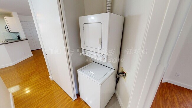 Building Photo - 7223 Camino Degrazia