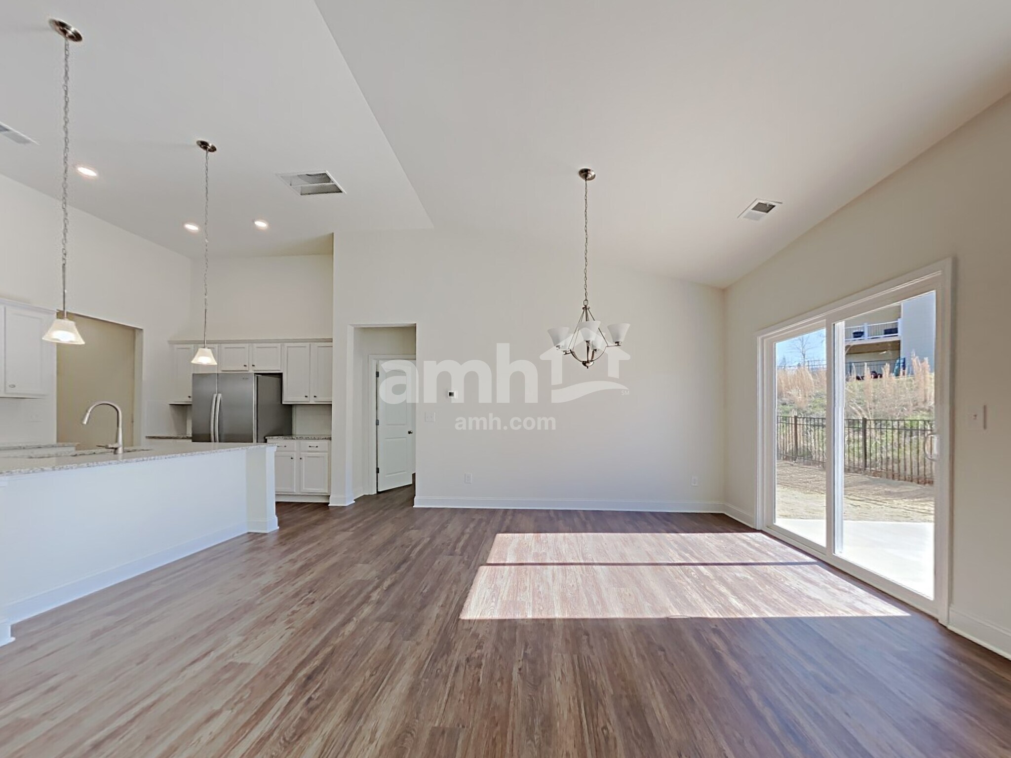 Building Photo - 5250 Valley Dr