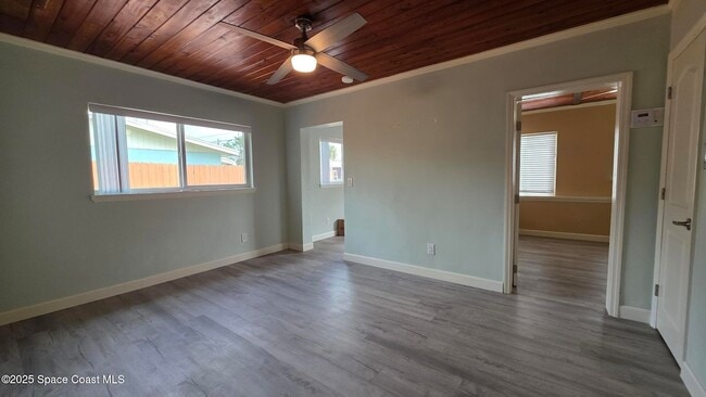 Building Photo - 6411 Ridgewood Ave
