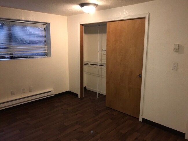 Building Photo - Spacious 1BR w/ Off-Street Parking | Quiet 4-Unit Building + Pet Friendly