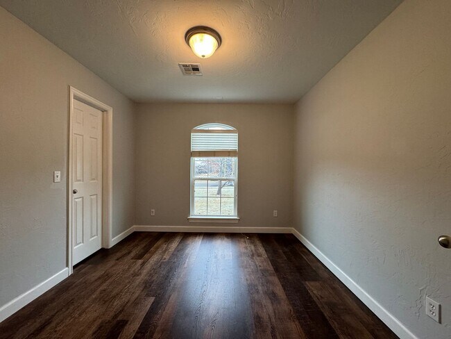 Building Photo - Super Cute 3 Bed, 2 Bath Home in Moore