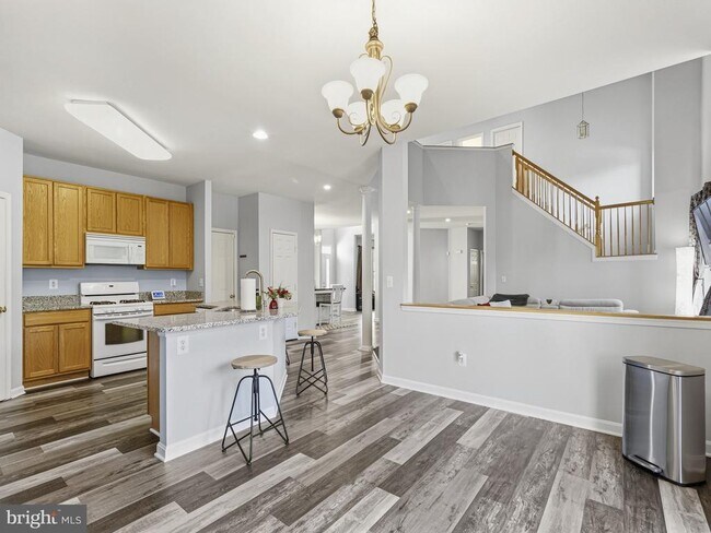 Building Photo - 45370 Barefoot Dr