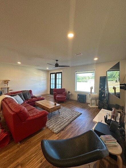 Building Photo - 4819 Whitewood Rd