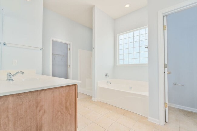 Building Photo - Elegant Two-Story Home in Tanner Plantation!
