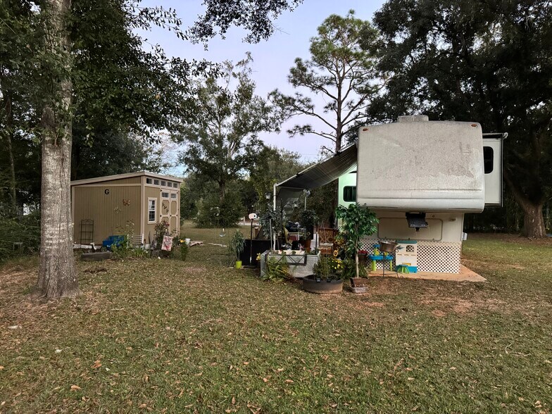 Building Photo - 11947 Woodland Ave