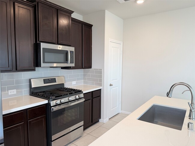 Building Photo - 31127 Mahogany Fir Trl