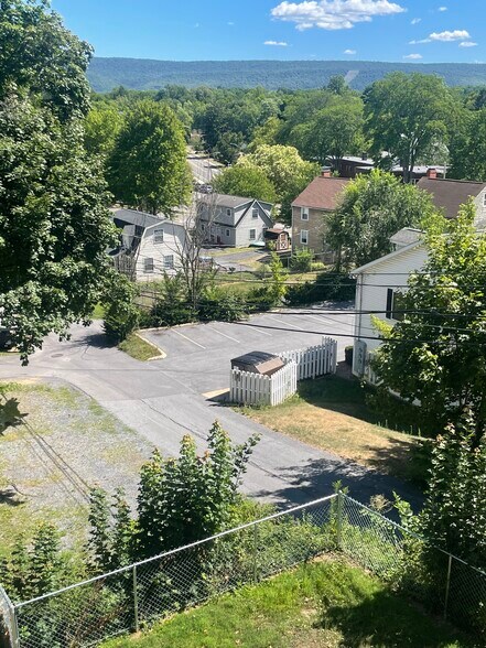 Building Photo - 120 E Hamilton Ave