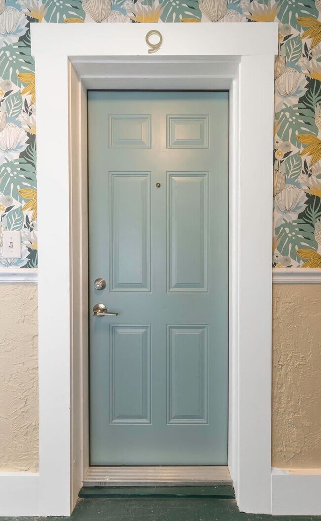 Building Photo - P201 - #9A Holiday Inn