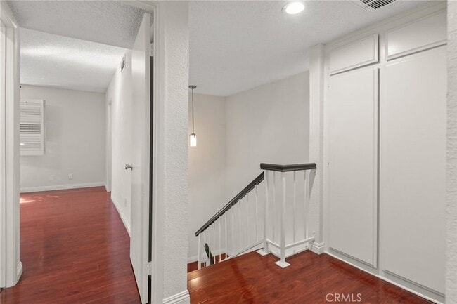 Building Photo - 9000 Vanalden Ave