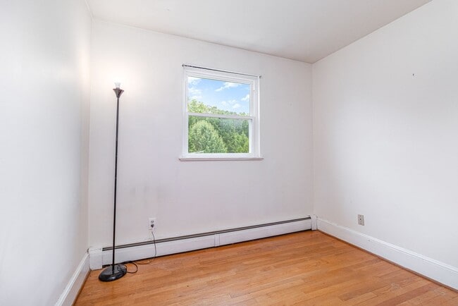 Building Photo - Coming Soon | $2,000/mo | Spacious Split-L...