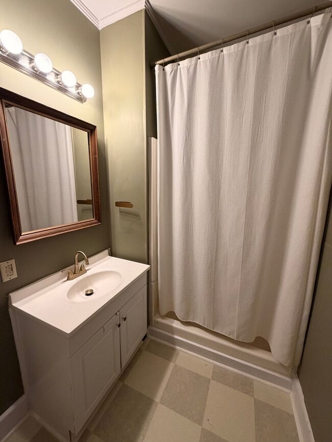 Building Photo - 3/1 House in Celanese $1,495