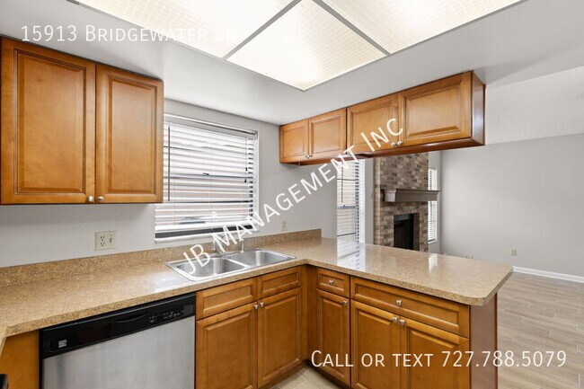 Building Photo - 15913 Bridgewater Ln