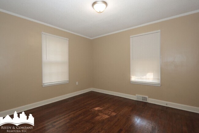 Building Photo - 905 Parkhaven Ln