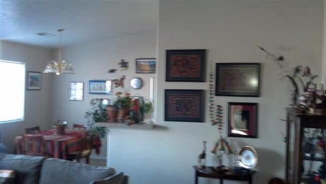 Building Photo - 2 Romans Pl