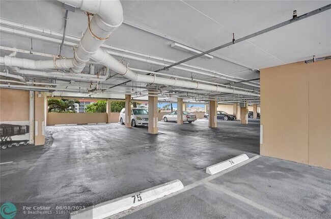 Building Photo - 1150 Hillsboro Mile