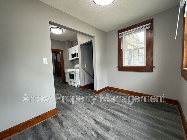 Building Photo - 2282 Sheldon St
