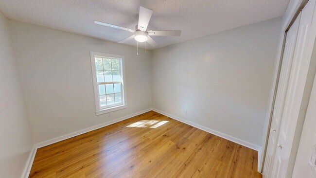 Building Photo - 171 Longwood Dr