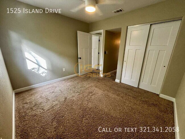 Building Photo - 1525 Island Dr