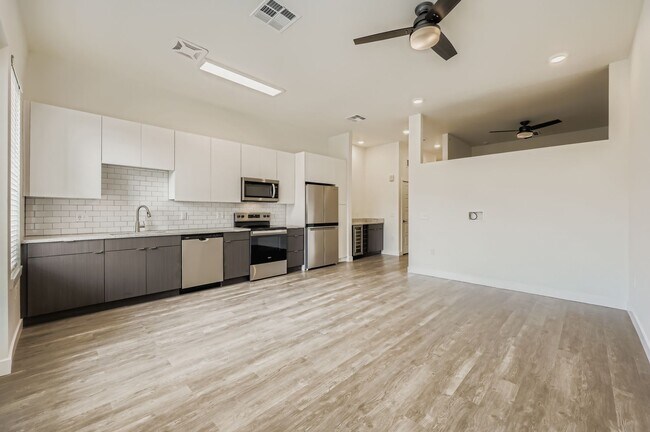 Building Photo - Avian Apartments