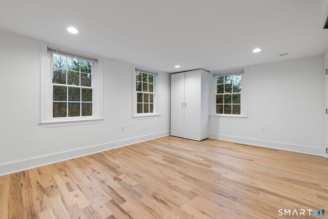 Building Photo - 523 Danbury Rd