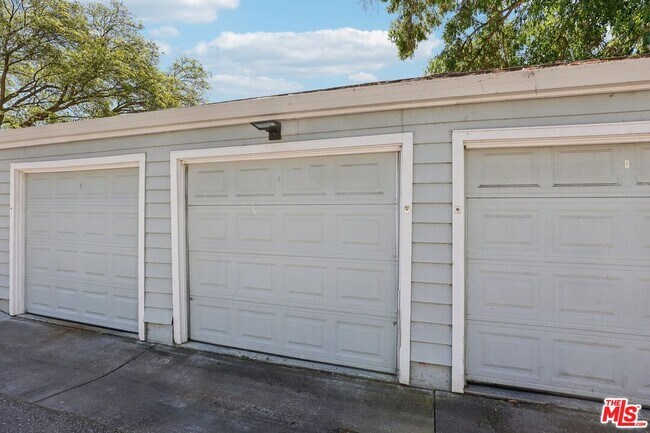 Building Photo - 1706 Bevin Brook Dr