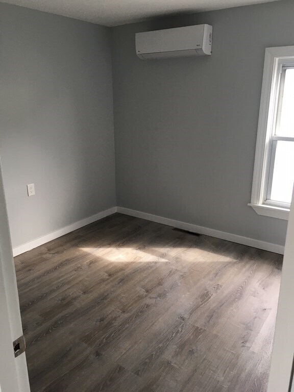 Building Photo - 28 Warnock St