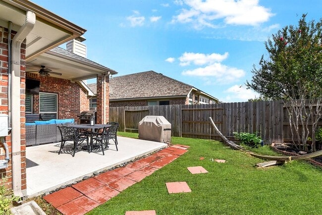 Building Photo - 2911 Fair Chase Dr