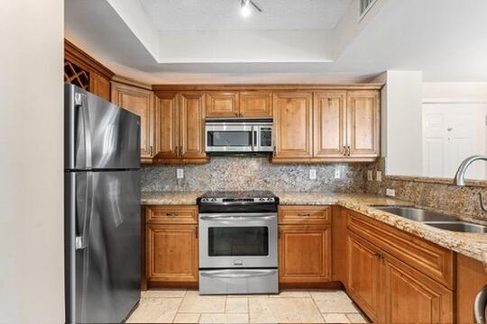 Building Photo - 720 S Sapodilla Ave