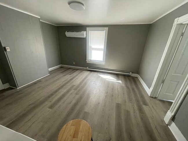 Building Photo - Single Family 3 Bedroom