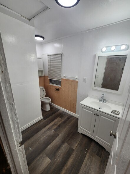 Building Photo - 137 E R St