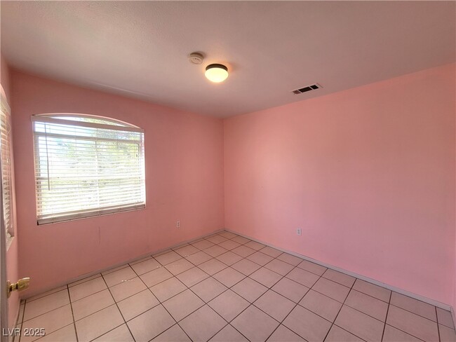Building Photo - 5415 W Harmon Ave