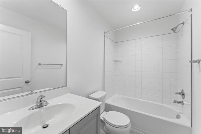 Building Photo - 505 Fontana Cir