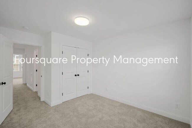 Building Photo - Modern 4-Bed / 3.5-Bath Townhome with Main Level Hard-Surface Floors , Back Patio – Easy Access t...