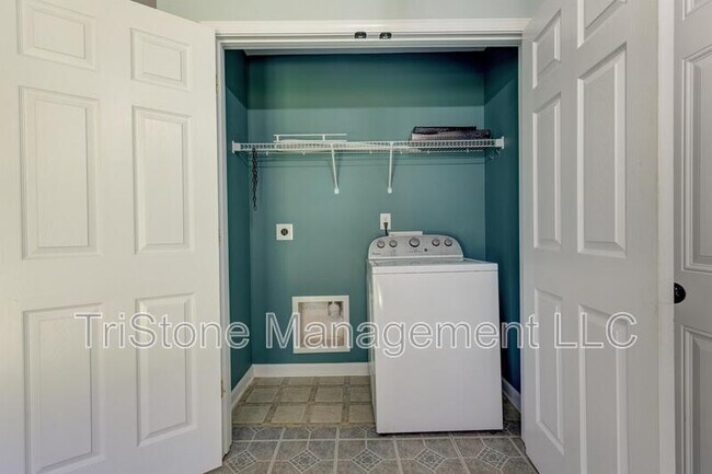 Building Photo - 5724 Henderson Oaks Dr