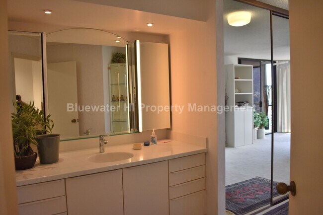 Building Photo - Craigside Furnished 2/2/2 (Nuuanu Area)