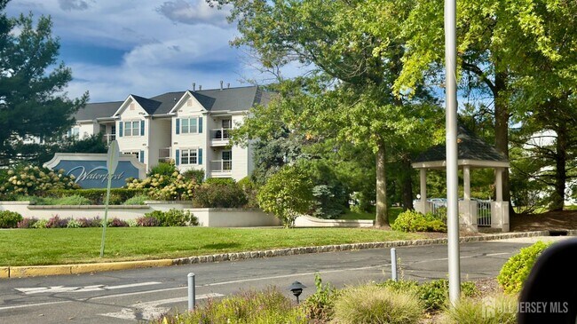 Building Photo - 1133 Waterford Dr