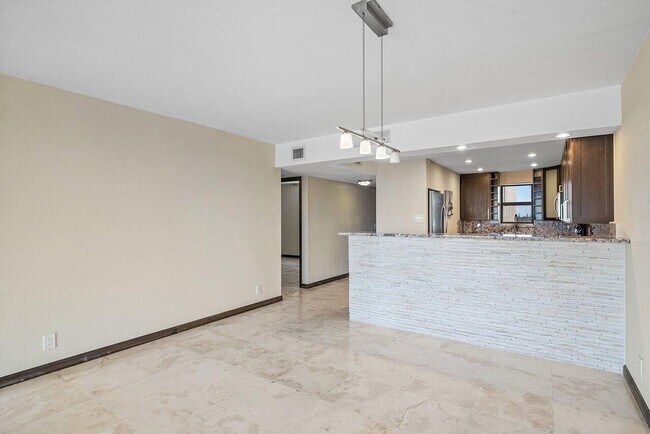 Building Photo - 2400 Deer Creek Country Club Blvd