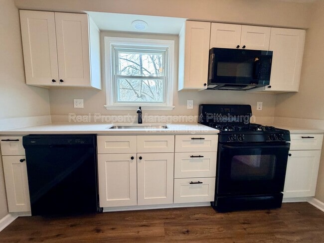 Building Photo - 400 Patterson Rd