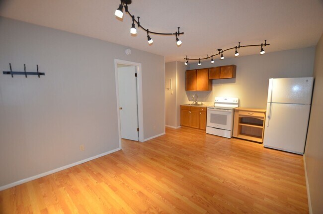 Building Photo - Unfurnished, 10 minutes from Downtown Breck!  In Unit Washer and Dryer!