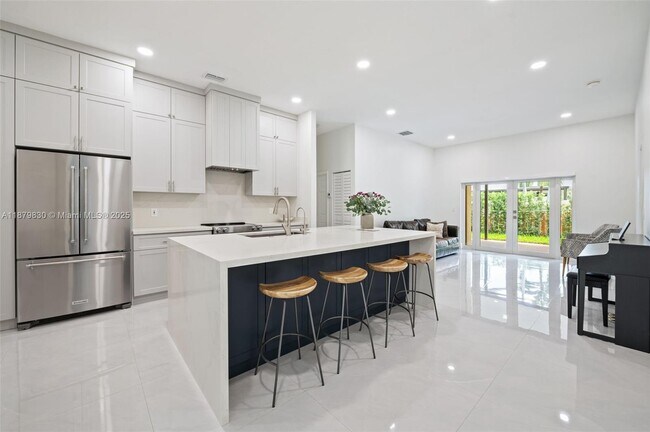 Building Photo - 3103 SW 140th Ave