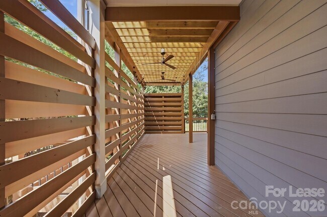 Building Photo - 520 Iverson Way