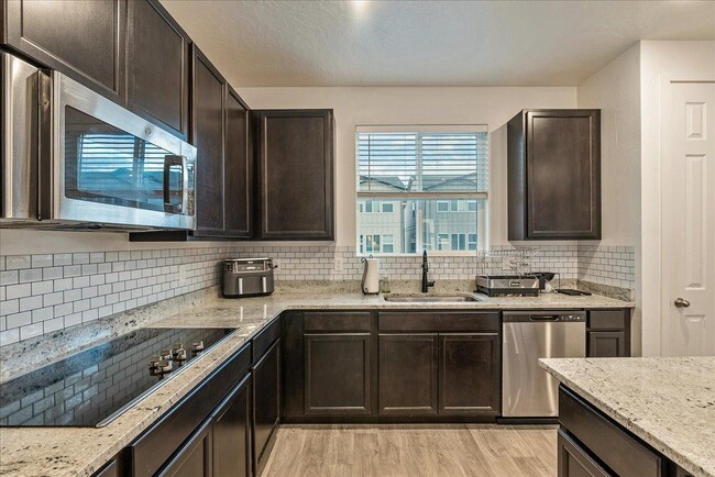 Building Photo - 623 E 460 S