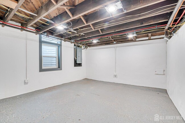 Building Photo - 338 Buckelew Ave