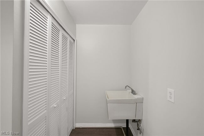 Building Photo - 12114 Milligan Ave