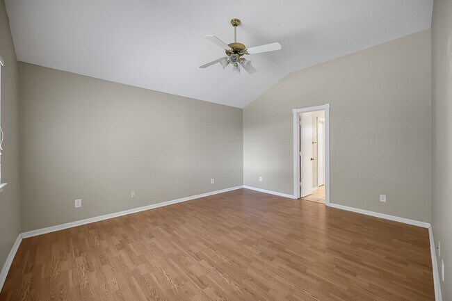 Building Photo - 222 Lazy Ln