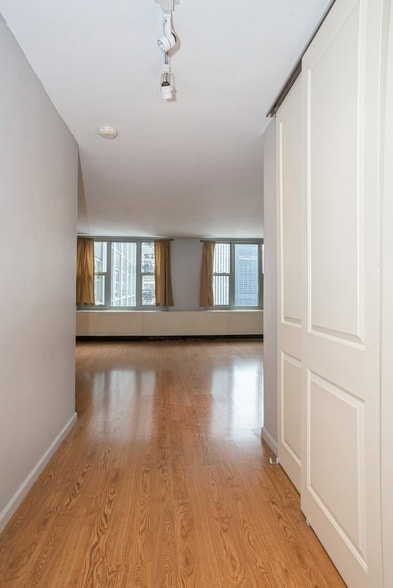 Building Photo - 400 E Randolph St