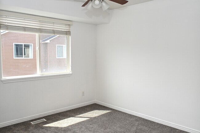 Building Photo - 487 W 1490 N
