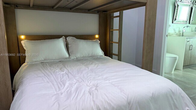 Building Photo - 465 Brickell Ave