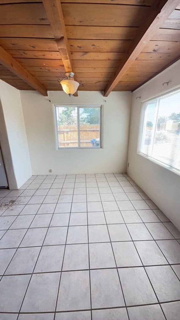 Building Photo - Beautiful Multi Generational floor plan