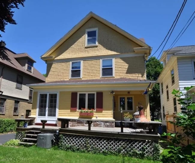 Building Photo - 4-Bedroom Single Family Home in the Desirable Park Ave Area!